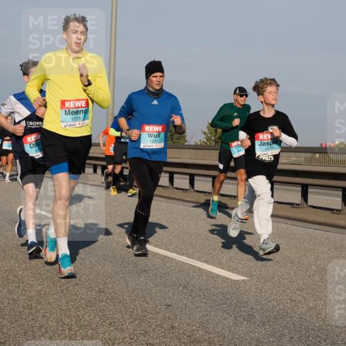 03.10.2025 - Köhlbrandbrückenlauf Fabian Wolf http://msf.ph/oto/9035101 03.10.2025 09:49:32 Position 3 3196, 1111, 1370, 1173 meine-sportfotos.de