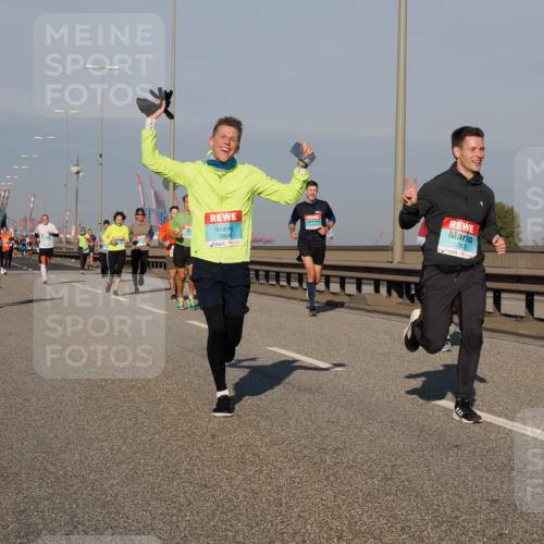 03.10.2025 - Köhlbrandbrückenlauf Fabian Wolf http://msf.ph/oto/9035183 03.10.2025 09:49:38 Position 3 3804, 2767 meine-sportfotos.de