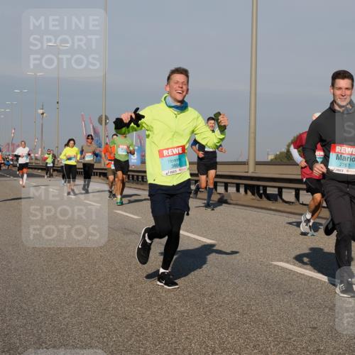 03.10.2025 - Köhlbrandbrückenlauf Fabian Wolf http://msf.ph/oto/9035190 03.10.2025 09:49:38 Position 3 3804, 2767 meine-sportfotos.de