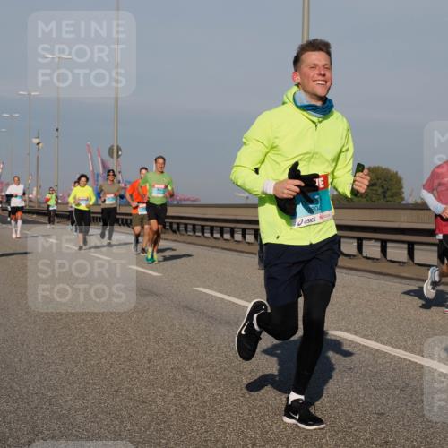 03.10.2025 - Köhlbrandbrückenlauf Fabian Wolf http://msf.ph/oto/9035195 03.10.2025 09:49:39 Position 3 8804, 1033 meine-sportfotos.de