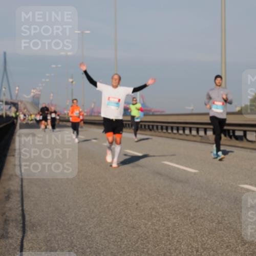 03.10.2025 - Köhlbrandbrückenlauf Fabian Wolf http://msf.ph/oto/9035299 03.10.2025 09:49:47 Position 3 9 meine-sportfotos.de