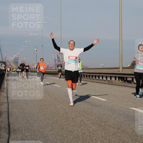 03.10.2025 - Köhlbrandbrückenlauf Fabian Wolf http://msf.ph/oto/9035310 03.10.2025 09:49:48 Position 3 2672, 3821 meine-sportfotos.de