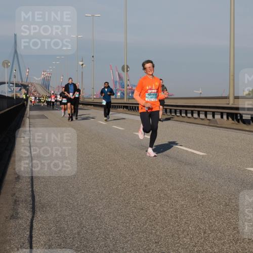 03.10.2025 - Köhlbrandbrückenlauf Fabian Wolf http://msf.ph/oto/9035373 03.10.2025 09:49:52 Position 3 1211, 2822 meine-sportfotos.de