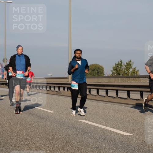 03.10.2025 - Köhlbrandbrückenlauf Fabian Wolf http://msf.ph/oto/9035447 03.10.2025 09:49:58 Position 3 3716, 3741, 3721 meine-sportfotos.de
