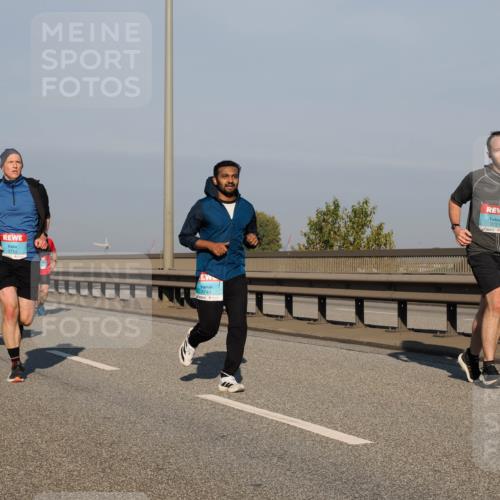 03.10.2025 - Köhlbrandbrückenlauf Fabian Wolf http://msf.ph/oto/9035450 03.10.2025 09:49:58 Position 3 3716, 3741, 3721 meine-sportfotos.de