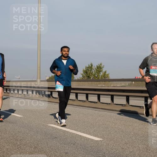 03.10.2025 - Köhlbrandbrückenlauf Fabian Wolf http://msf.ph/oto/9035453 03.10.2025 09:49:59 Position 3 3716, 3741, 3721 meine-sportfotos.de