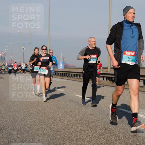 03.10.2025 - Köhlbrandbrückenlauf Fabian Wolf http://msf.ph/oto/9035476 03.10.2025 09:50:00 Position 3 406, 1385, 3716 meine-sportfotos.de