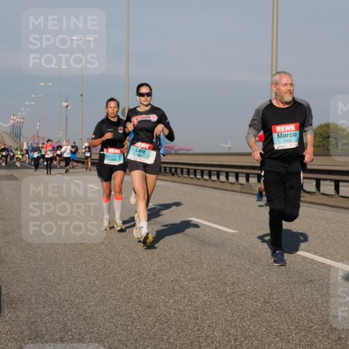 03.10.2025 - Köhlbrandbrückenlauf Fabian Wolf http://msf.ph/oto/9035486 03.10.2025 09:50:01 Position 3 3842, 1406, 1385 meine-sportfotos.de