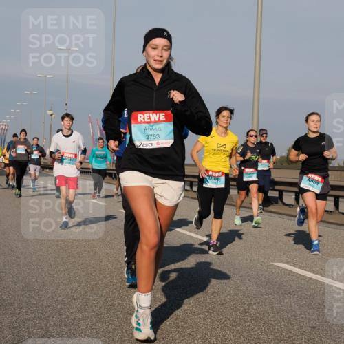 03.10.2025 - Köhlbrandbrückenlauf Fabian Wolf http://msf.ph/oto/9035858 03.10.2025 09:50:30 Position 3 3753, 3333, 1242 meine-sportfotos.de