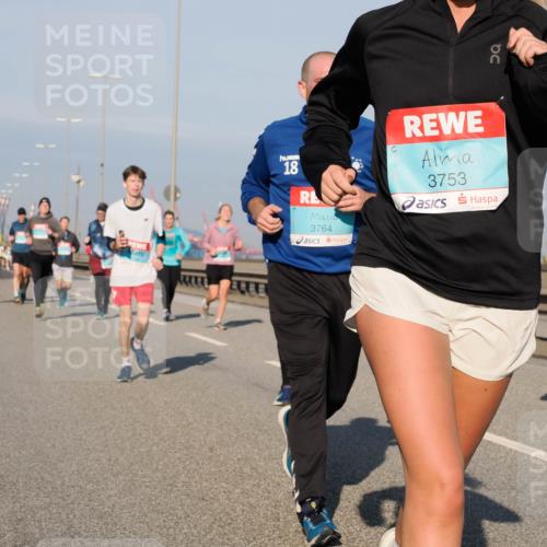 03.10.2025 - Köhlbrandbrückenlauf Fabian Wolf http://msf.ph/oto/9035869 03.10.2025 09:50:31 Position 3 18, 3764, 3753, 1242 meine-sportfotos.de