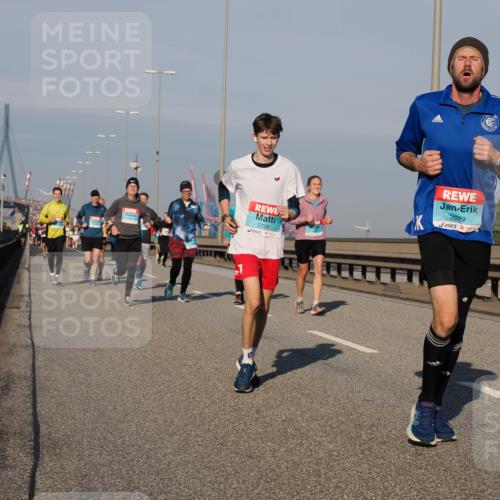 03.10.2025 - Köhlbrandbrückenlauf Fabian Wolf http://msf.ph/oto/9035888 03.10.2025 09:50:32 Position 3 2728, 2029 meine-sportfotos.de