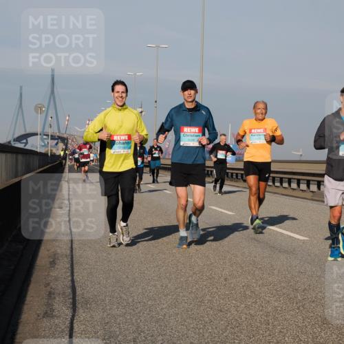 03.10.2025 - Köhlbrandbrückenlauf Fabian Wolf http://msf.ph/oto/9035966 03.10.2025 09:50:38 Position 3 3233, 3228, 3656 meine-sportfotos.de