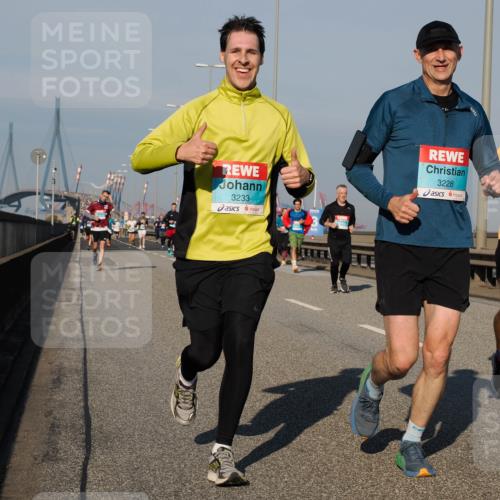 03.10.2025 - Köhlbrandbrückenlauf Fabian Wolf http://msf.ph/oto/9035987 03.10.2025 09:50:40 Position 3 3233, 3228 meine-sportfotos.de
