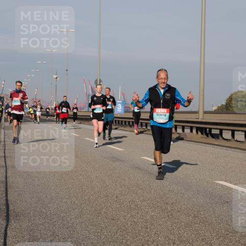 03.10.2025 - Köhlbrandbrückenlauf Fabian Wolf http://msf.ph/oto/9036032 03.10.2025 09:50:44 Position 3 3, 1340, 1397 meine-sportfotos.de