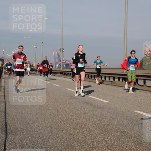 03.10.2025 - Köhlbrandbrückenlauf Fabian Wolf http://msf.ph/oto/9036052 03.10.2025 09:50:45 Position 3 12 meine-sportfotos.de