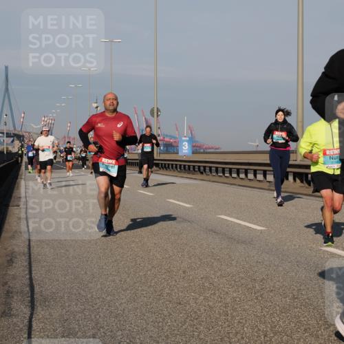 03.10.2025 - Köhlbrandbrückenlauf Fabian Wolf http://msf.ph/oto/9036445 03.10.2025 09:51:08 Position 3 3, 3198, 1559 meine-sportfotos.de