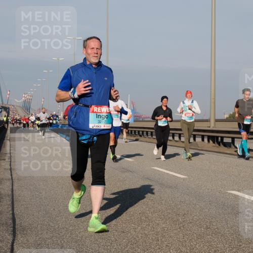 03.10.2025 - Köhlbrandbrückenlauf Fabian Wolf http://msf.ph/oto/9036795 03.10.2025 09:51:24 Position 3 3217, 716 meine-sportfotos.de