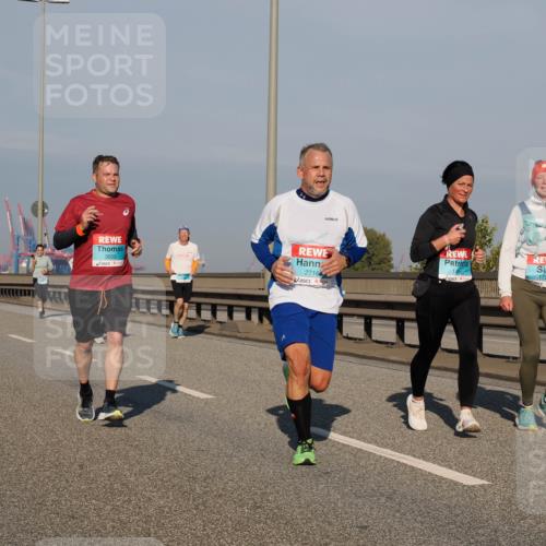 03.10.2025 - Köhlbrandbrückenlauf Fabian Wolf http://msf.ph/oto/9036845 03.10.2025 09:51:27 Position 3 3603, 2716, 1496, 1730 meine-sportfotos.de