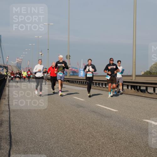 03.10.2025 - Köhlbrandbrückenlauf Fabian Wolf http://msf.ph/oto/9037213 03.10.2025 09:51:50 Position 3  meine-sportfotos.de