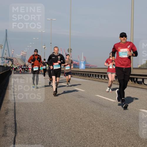 03.10.2025 - Köhlbrandbrückenlauf Fabian Wolf http://msf.ph/oto/9037572 03.10.2025 09:52:06 Position 3 3, 3320, 2696 meine-sportfotos.de