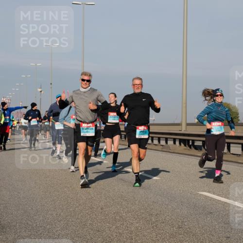 03.10.2025 - Köhlbrandbrückenlauf Fabian Wolf http://msf.ph/oto/9038100 03.10.2025 09:52:33 Position 3 3684, 3361, 3778 meine-sportfotos.de