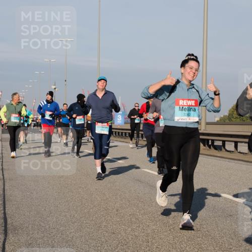 03.10.2025 - Köhlbrandbrückenlauf Fabian Wolf http://msf.ph/oto/9038151 03.10.2025 09:52:35 Position 3 1364, 3362, 3361 meine-sportfotos.de