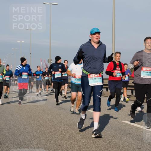 03.10.2025 - Köhlbrandbrückenlauf Fabian Wolf http://msf.ph/oto/9038185 03.10.2025 09:52:37 Position 3 3071, 3272, 1172, 1364 meine-sportfotos.de