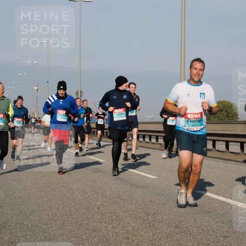 03.10.2025 - Köhlbrandbrückenlauf Fabian Wolf http://msf.ph/oto/9038225 03.10.2025 09:52:38 Position 3 3120, 3121, 3119, 3071, 3272 meine-sportfotos.de