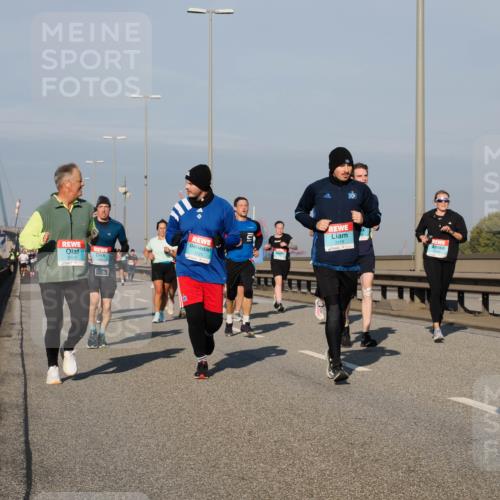 03.10.2025 - Köhlbrandbrückenlauf Fabian Wolf http://msf.ph/oto/9038241 03.10.2025 09:52:39 Position 3 3120, 3121, 3, 3119 meine-sportfotos.de