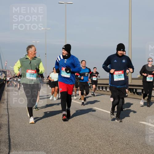 03.10.2025 - Köhlbrandbrückenlauf Fabian Wolf http://msf.ph/oto/9038253 03.10.2025 09:52:40 Position 3 3120, 3121, 3119 meine-sportfotos.de