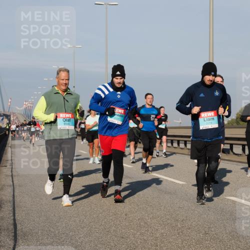 03.10.2025 - Köhlbrandbrückenlauf Fabian Wolf http://msf.ph/oto/9038263 03.10.2025 09:52:40 Position 3 3120, 3121, 3119 meine-sportfotos.de