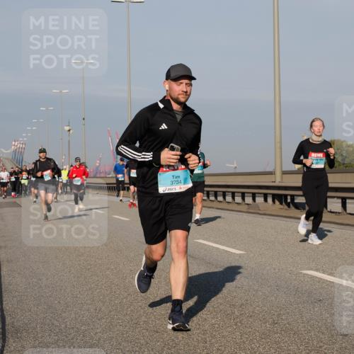 03.10.2025 - Köhlbrandbrückenlauf Fabian Wolf http://msf.ph/oto/9038492 03.10.2025 09:52:51 Position 3 3734, 1407 meine-sportfotos.de