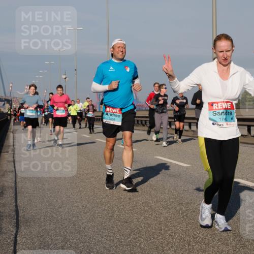 03.10.2025 - Köhlbrandbrückenlauf Fabian Wolf http://msf.ph/oto/9039181 03.10.2025 09:53:28 Position 3 1, 3218, 1742 meine-sportfotos.de