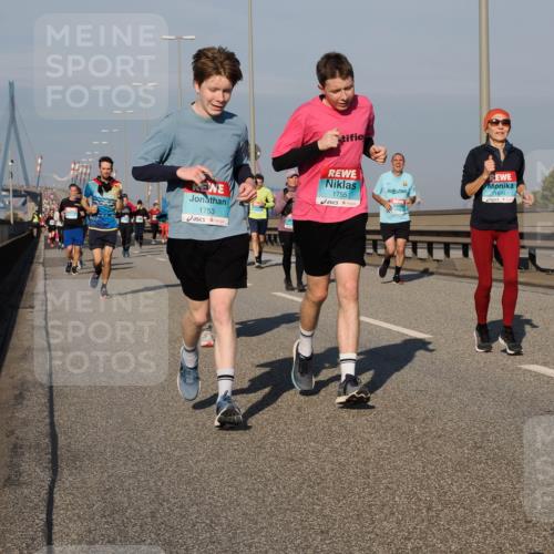 03.10.2025 - Köhlbrandbrückenlauf Fabian Wolf http://msf.ph/oto/9039279 03.10.2025 09:53:32 Position 3 1753, 1755, 1670, 1355 meine-sportfotos.de