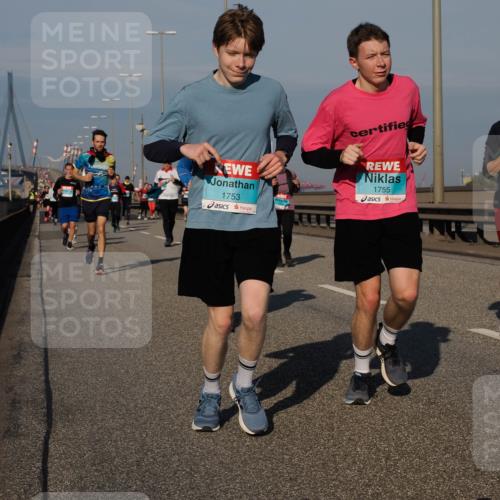 03.10.2025 - Köhlbrandbrückenlauf Fabian Wolf http://msf.ph/oto/9039293 03.10.2025 09:53:33 Position 3 1753, 1755, 1670 meine-sportfotos.de