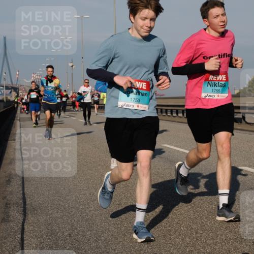 03.10.2025 - Köhlbrandbrückenlauf Fabian Wolf http://msf.ph/oto/9039299 03.10.2025 09:53:33 Position 3 1753, 1755, 1670 meine-sportfotos.de