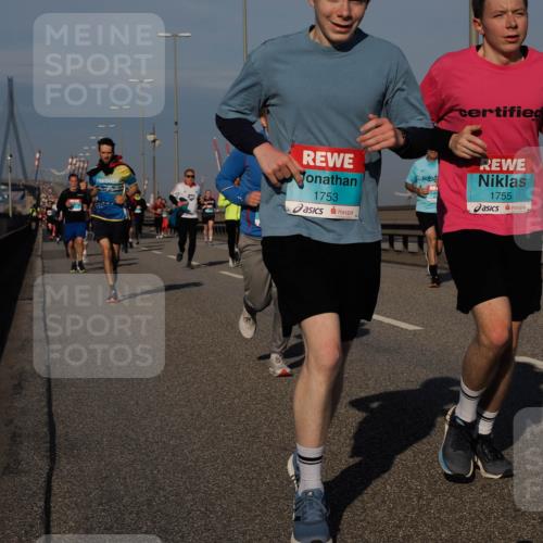 03.10.2025 - Köhlbrandbrückenlauf Fabian Wolf http://msf.ph/oto/9039306 03.10.2025 09:53:33 Position 3 21, 1753, 16, 1755 meine-sportfotos.de