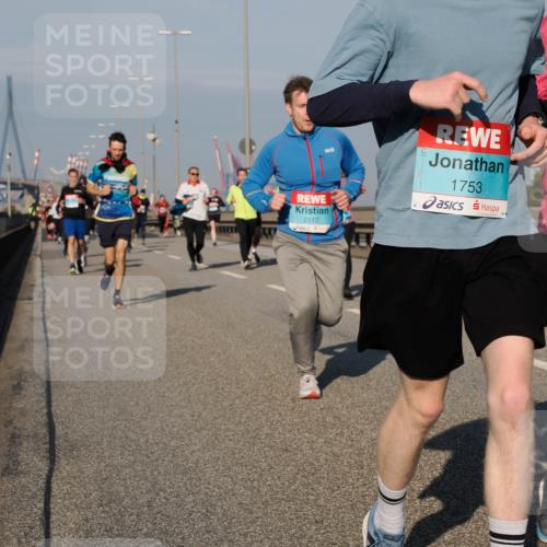 03.10.2025 - Köhlbrandbrückenlauf Fabian Wolf http://msf.ph/oto/9039315 03.10.2025 09:53:34 Position 3 1753, 2117, 1755 meine-sportfotos.de