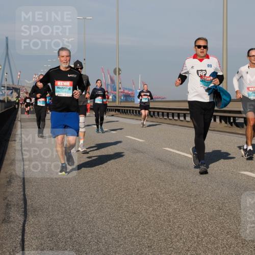 03.10.2025 - Köhlbrandbrückenlauf Fabian Wolf http://msf.ph/oto/9039463 03.10.2025 09:53:40 Position 3 1660, 137, 3410 meine-sportfotos.de