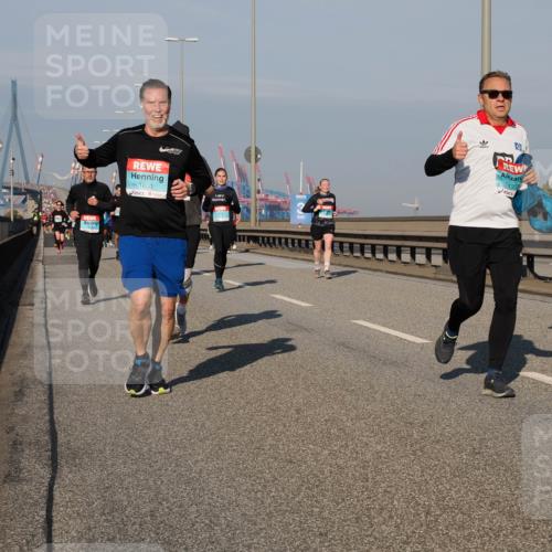 03.10.2025 - Köhlbrandbrückenlauf Fabian Wolf http://msf.ph/oto/9039474 03.10.2025 09:53:40 Position 3 1650, 137, 3410 meine-sportfotos.de