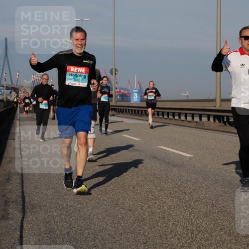 03.10.2025 - Köhlbrandbrückenlauf Fabian Wolf http://msf.ph/oto/9039483 03.10.2025 09:53:41 Position 3 1660, 137 meine-sportfotos.de