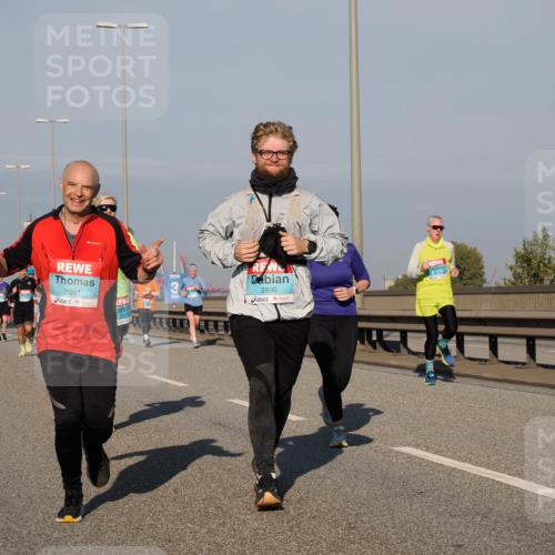 03.10.2025 - Köhlbrandbrückenlauf Fabian Wolf http://msf.ph/oto/9039891 03.10.2025 09:54:01 Position 3 2891, 2821, 2890 meine-sportfotos.de