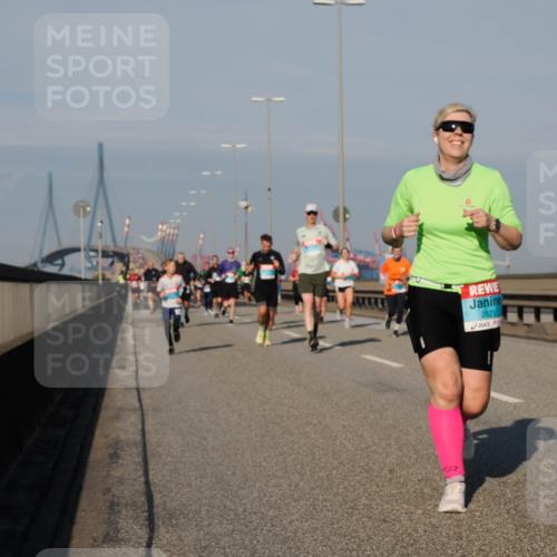 03.10.2025 - Köhlbrandbrückenlauf Fabian Wolf http://msf.ph/oto/9039919 03.10.2025 09:54:03 Position 3 2821 meine-sportfotos.de