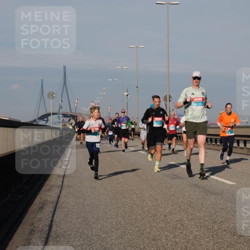 03.10.2025 - Köhlbrandbrückenlauf Fabian Wolf http://msf.ph/oto/9039954 03.10.2025 09:54:05 Position 3 10, 2449 meine-sportfotos.de