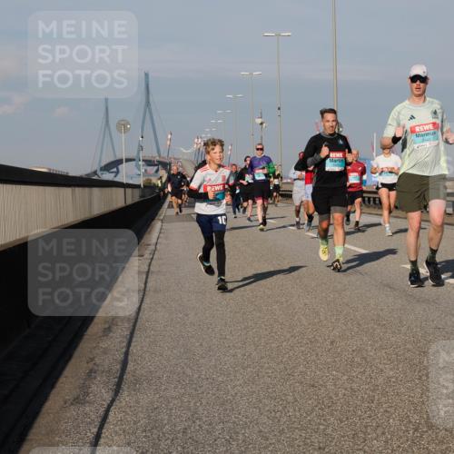 03.10.2025 - Köhlbrandbrückenlauf Fabian Wolf http://msf.ph/oto/9039974 03.10.2025 09:54:06 Position 3 10, 1525, 2449 meine-sportfotos.de