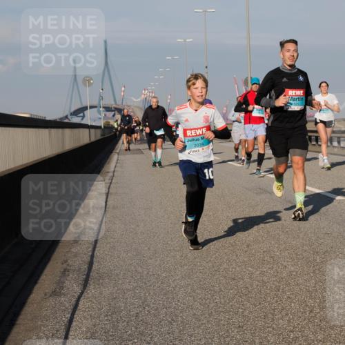 03.10.2025 - Köhlbrandbrückenlauf Fabian Wolf http://msf.ph/oto/9040001 03.10.2025 09:54:07 Position 3 2074, 10, 1525 meine-sportfotos.de