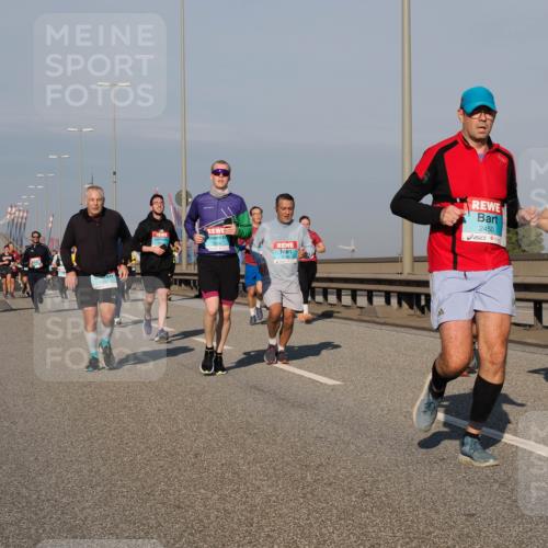 03.10.2025 - Köhlbrandbrückenlauf Fabian Wolf http://msf.ph/oto/9040076 03.10.2025 09:54:11 Position 3 2034, 2450, 1401 meine-sportfotos.de