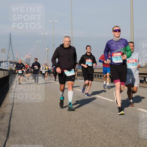 03.10.2025 - Köhlbrandbrückenlauf Fabian Wolf http://msf.ph/oto/9040106 03.10.2025 09:54:12 Position 3 1450, 2034, 3542 meine-sportfotos.de