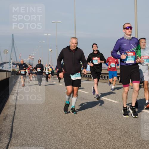 03.10.2025 - Köhlbrandbrückenlauf Fabian Wolf http://msf.ph/oto/9040109 03.10.2025 09:54:13 Position 3 1450, 2034, 3542 meine-sportfotos.de