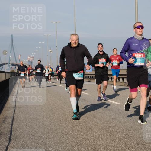 03.10.2025 - Köhlbrandbrückenlauf Fabian Wolf http://msf.ph/oto/9040116 03.10.2025 09:54:13 Position 3 1450, 1, 2034 meine-sportfotos.de